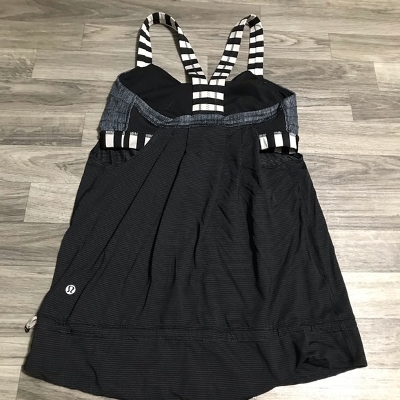 Lululemon Black and White built in bra; size 6 - Picture 2 of 8